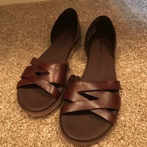 Super comfortable Timberland sandal. Never worn!