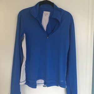Lightweight athletic top