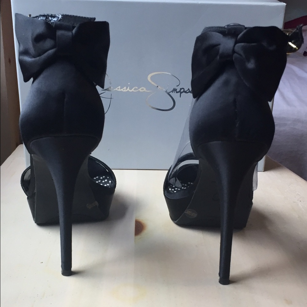 Jessica Simpson Black Satin Platforms- sz 8.5