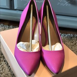 BCBG pink shoes