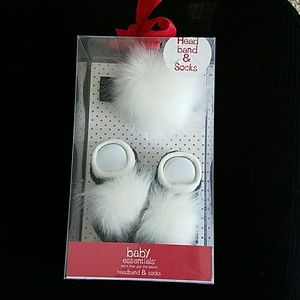 NWT newborn baby headband and booties