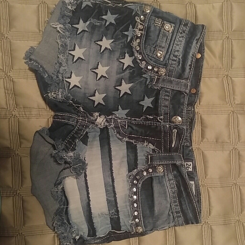 Miss Me denim shorts size 26