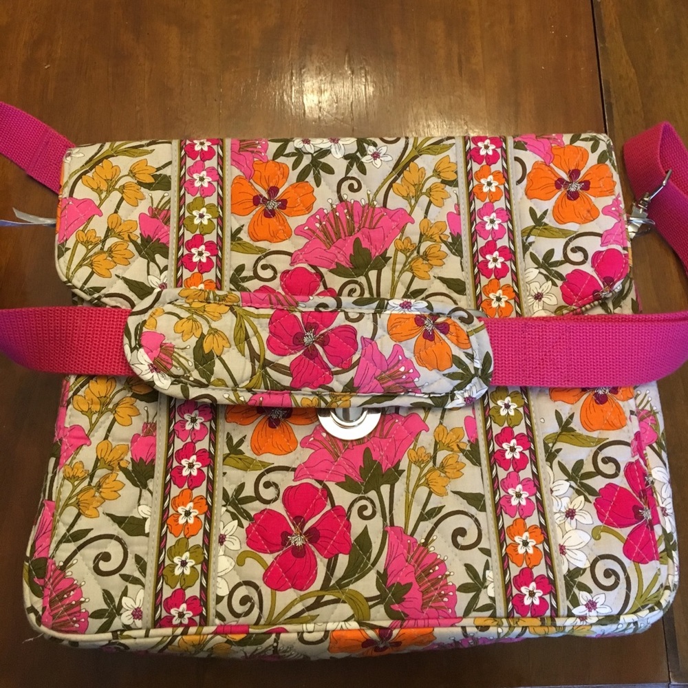 ✨ DISCOUNTED SHIPPING ✨ Vera Bradley bag