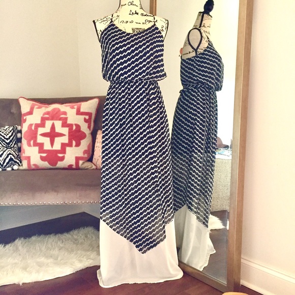 Dresses & Skirts - NWOT navy and white maxi dress