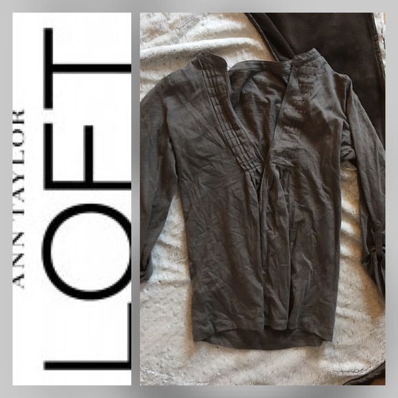 🛍LOFT gray top/blouse - Picture 2 of 3