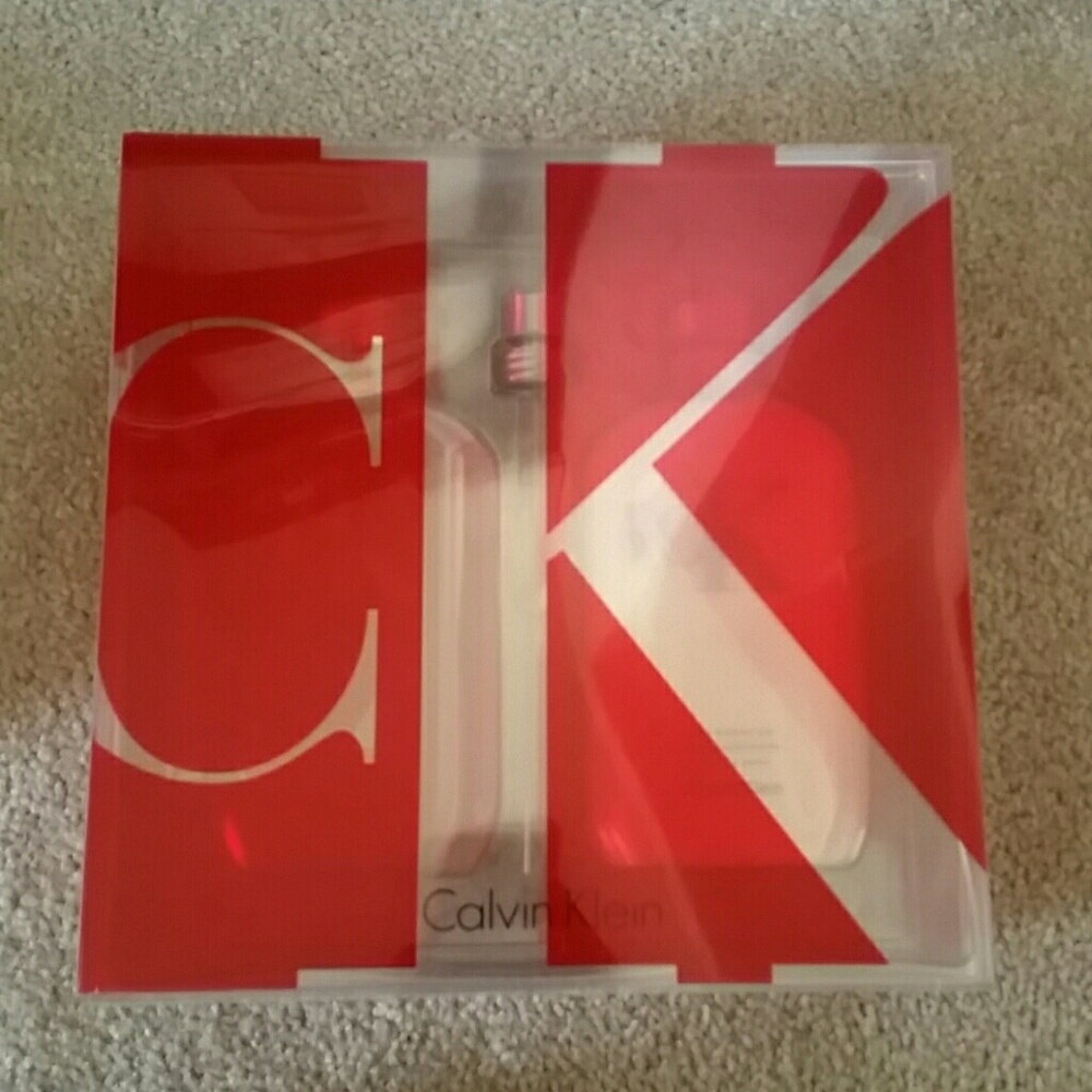 CK one EDT and moisturizer set