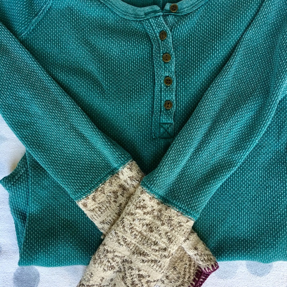 Free People green long sleeve shirt