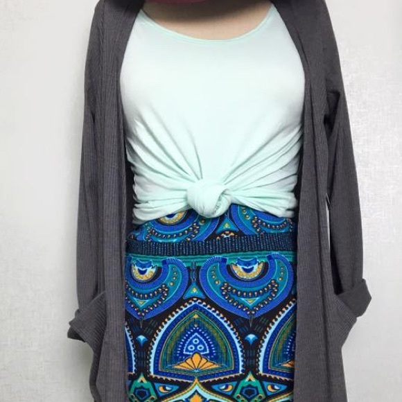 LuLaRoe Tops - NWOT Grey LulaRoe Sarah