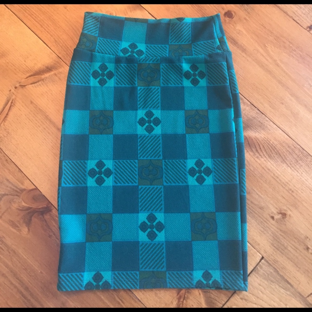 LuLaRoe XSmall Cassie green skirt