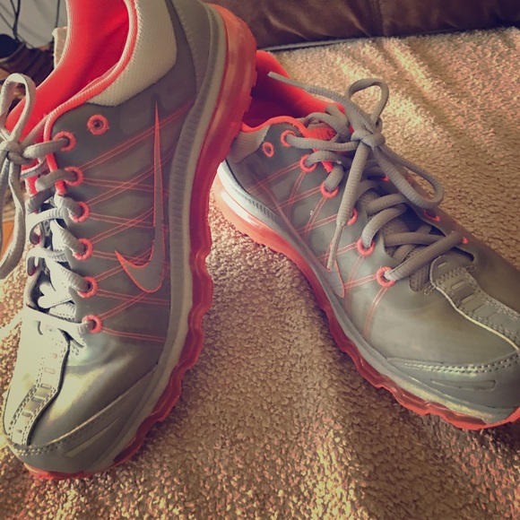 Nike Shoes - Nike Air Max