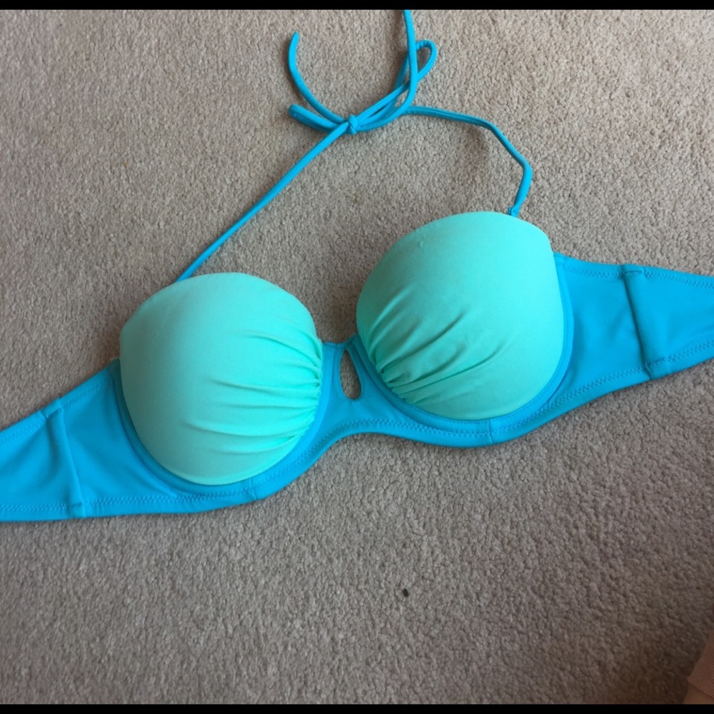 Push up VS swim suit top