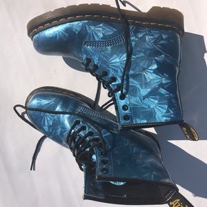 BEAUTIFUL BLUE DR MARTENS SIZE 7