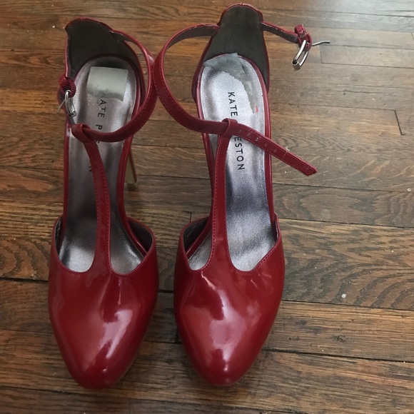 Shoes - Sexy red pumps!