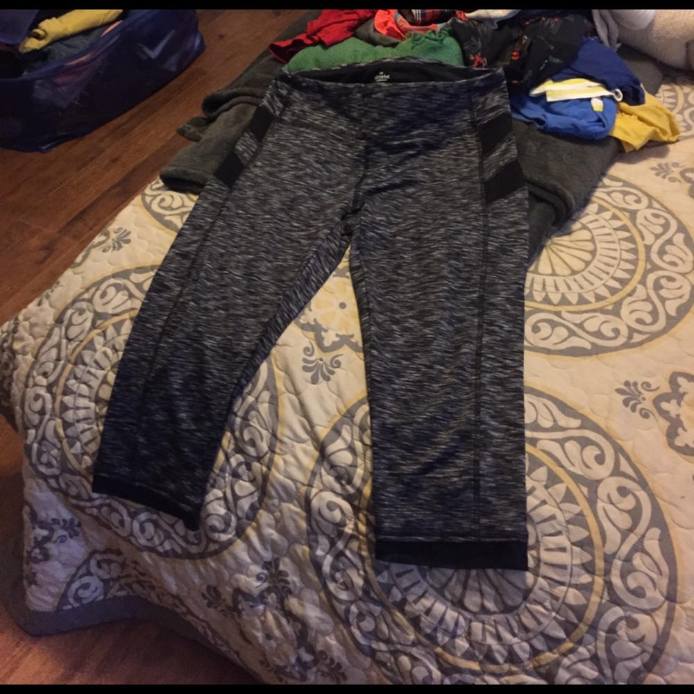 New athleta workout cropped size large