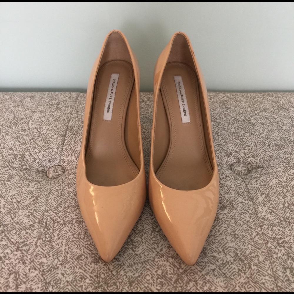 Nude Diane von Furstenberg pumps -size 9M