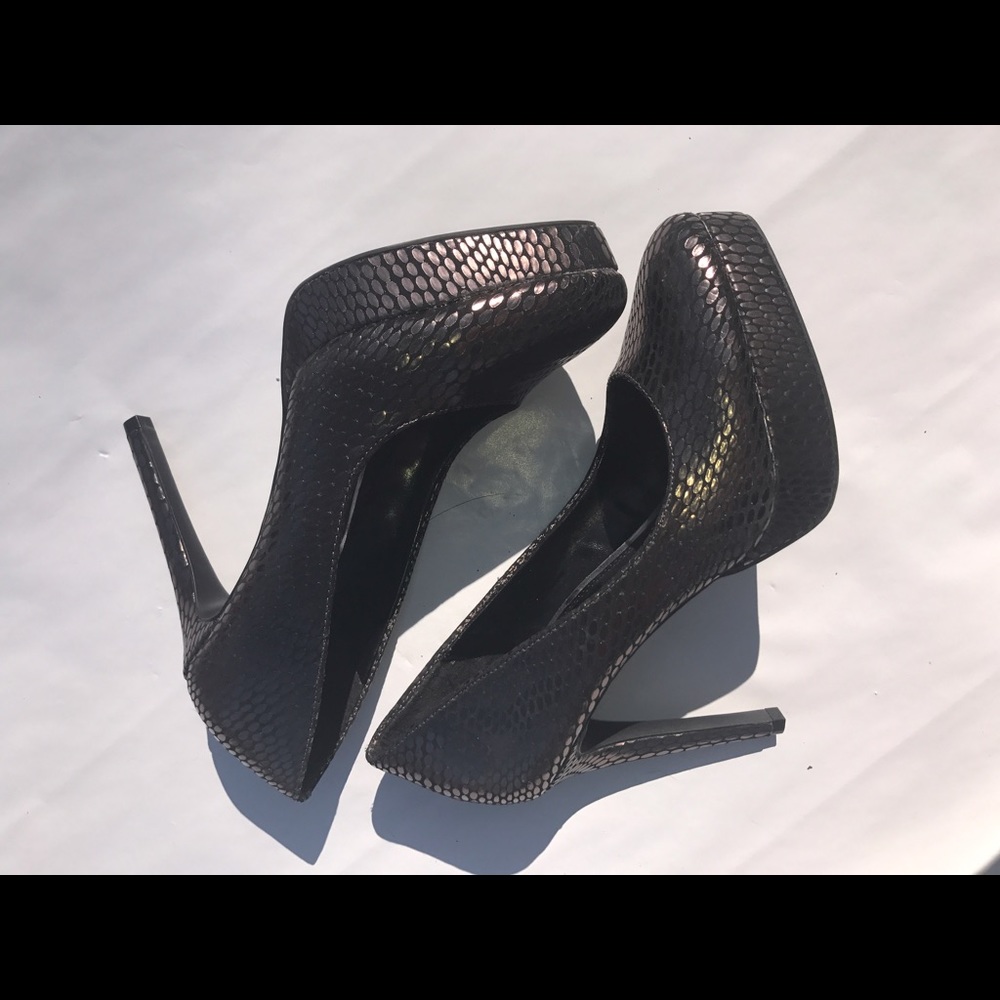BLACK SNAKESKIN JESSICA SIMPSON HEELS