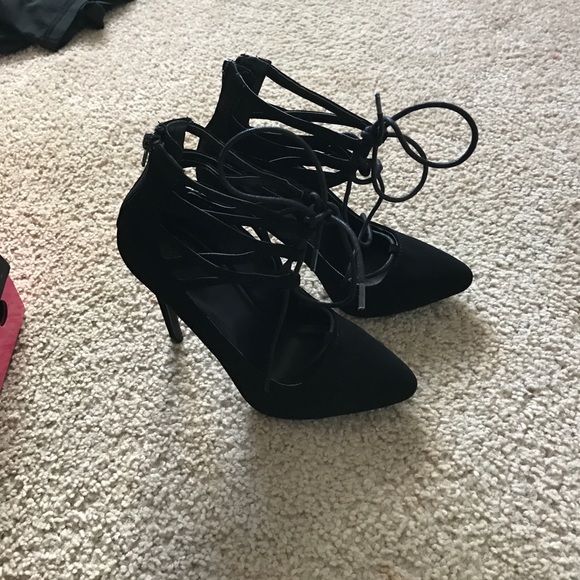 black high heels - Picture 2 of 4