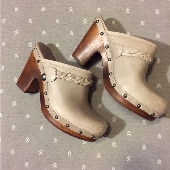 UGG Shoes - EUC Ugg Kaylee Clogs