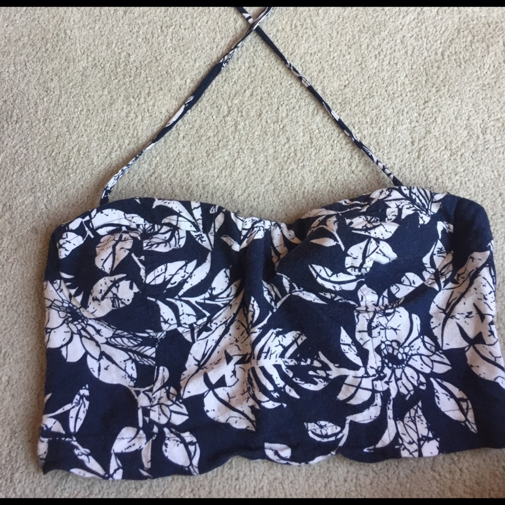 Blue and white flowery crop top!