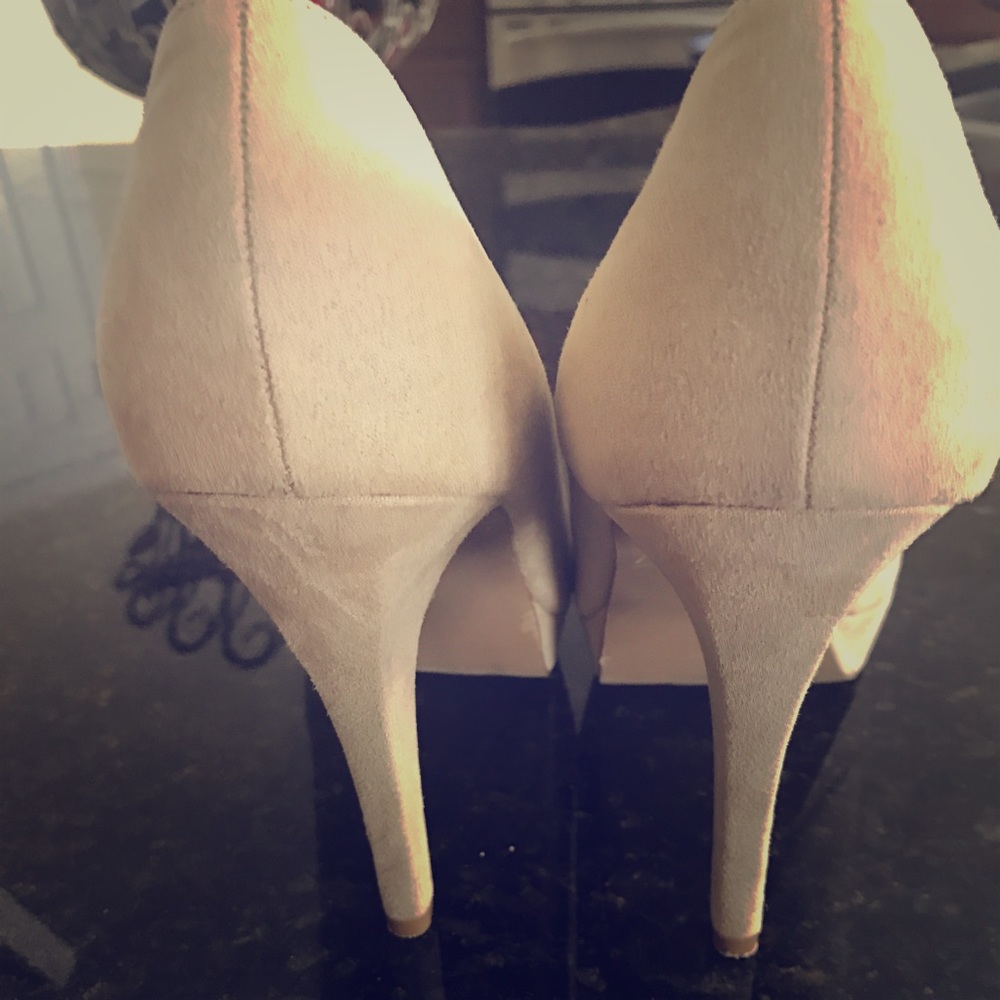 Heels - Picture 2 of 3