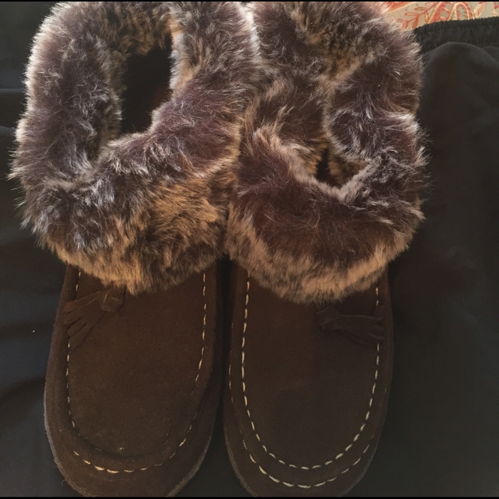 Slippers. Size 7 Natural reflections.