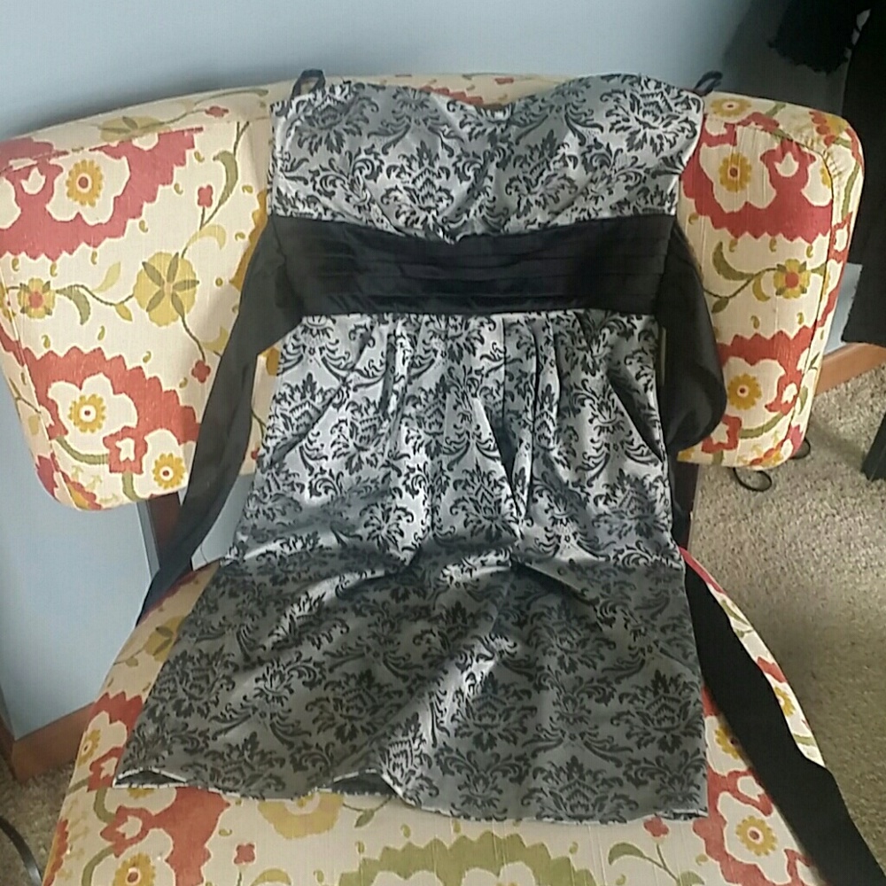 Sleeveless Dress. Short Beautiful
