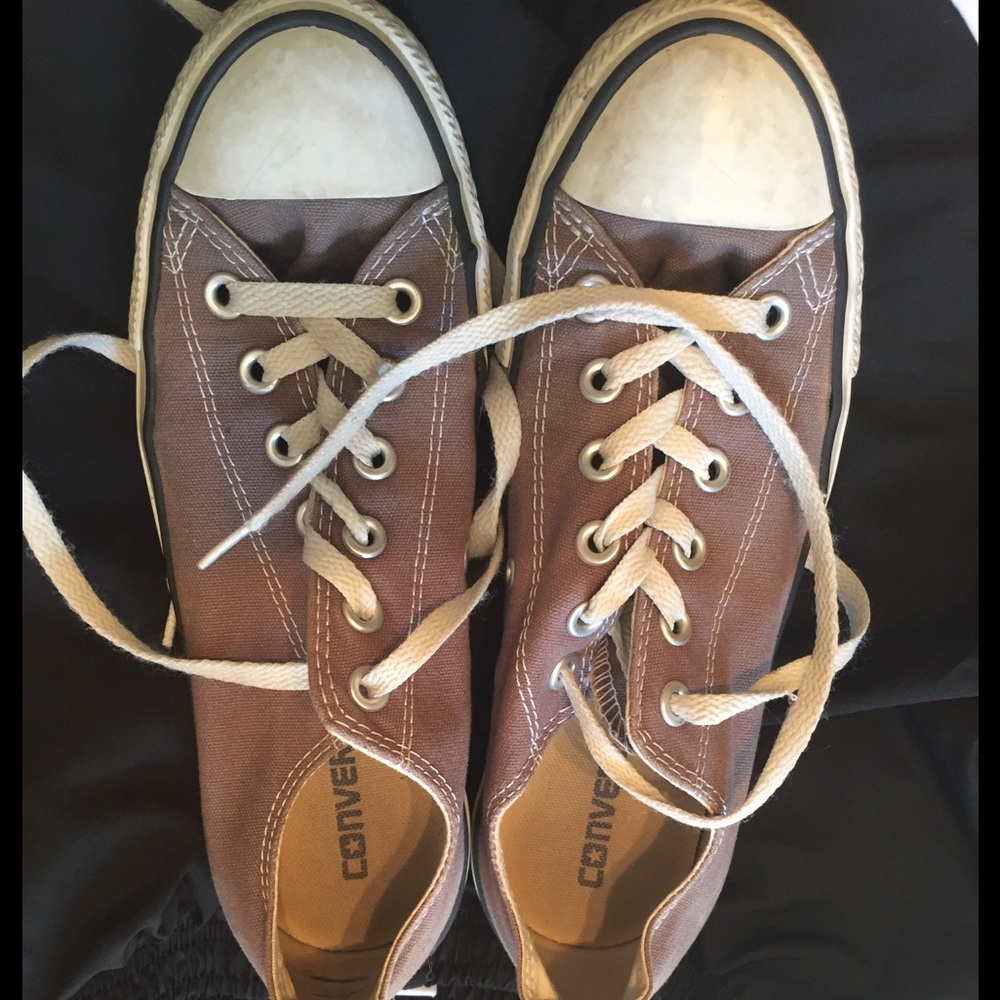 Converse size 8 women's. Gray