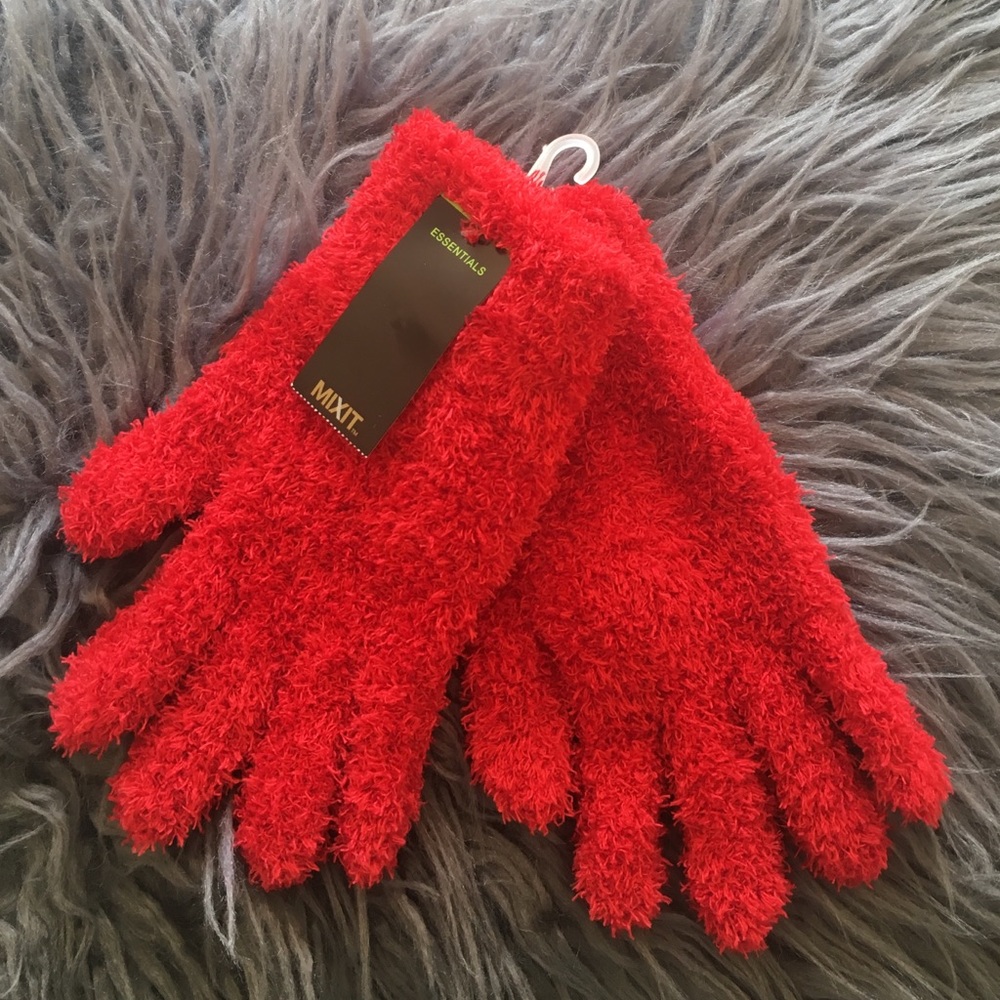 Fuzzy gloves