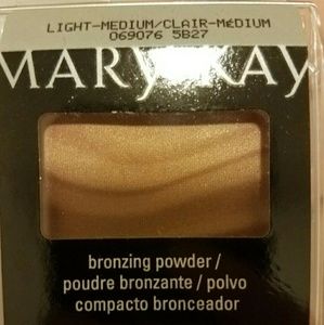 NIB set of 6 Light to Medium Bronzing Powder