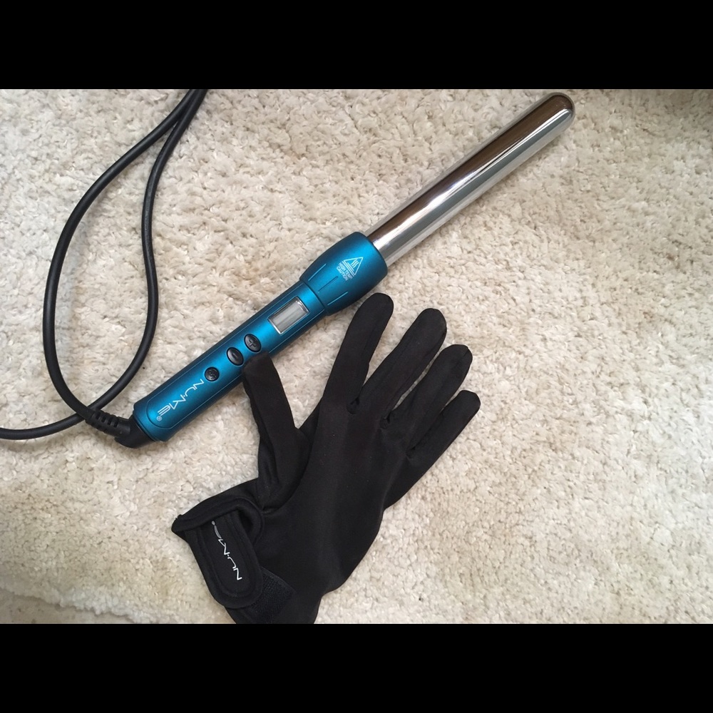 Nume curling wand with glove