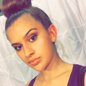 Meet your Posher, Courtney