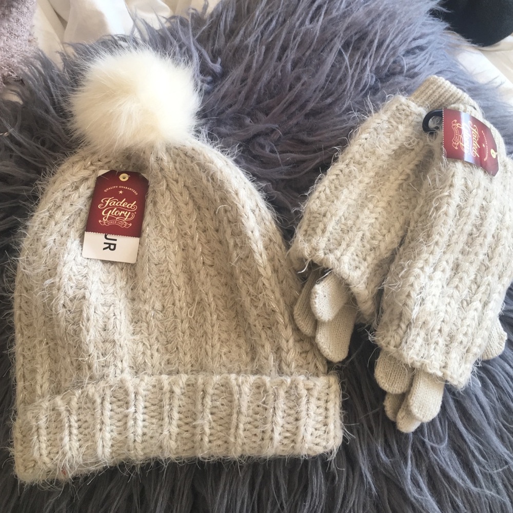 Hat & glove bundle