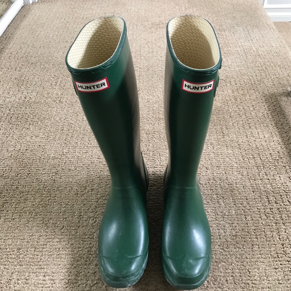 HUNTRESS hunter green in size 8