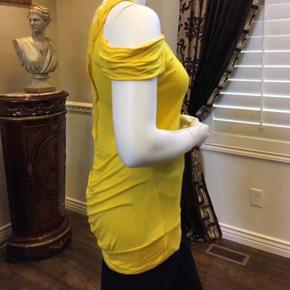 Beautiful top - Picture 2 of 3