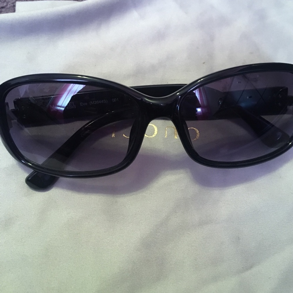 Michael Kors sunglasses in Gucci case