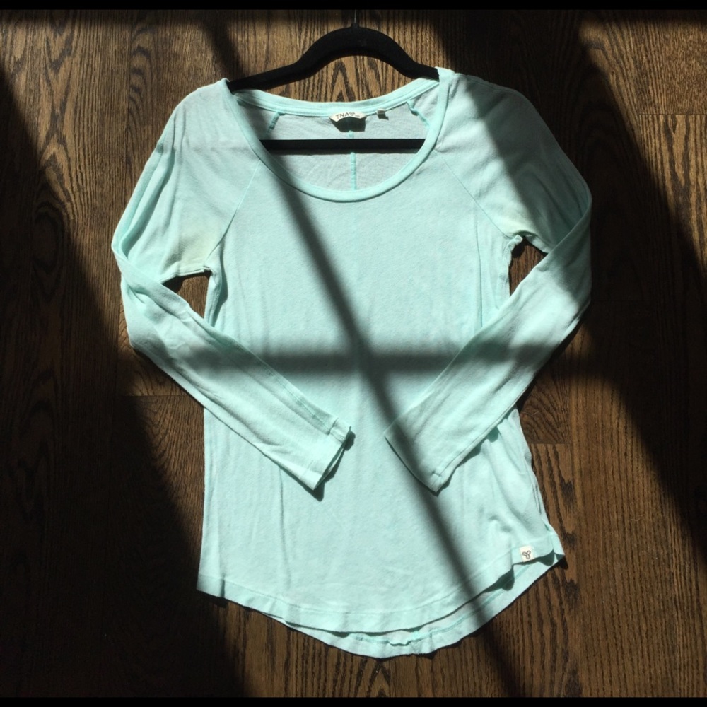 Sea foam green long sleeve aritzia top!!