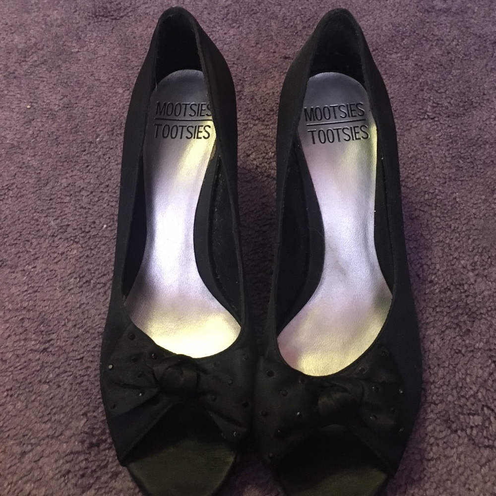 Black heels. Lightly used!