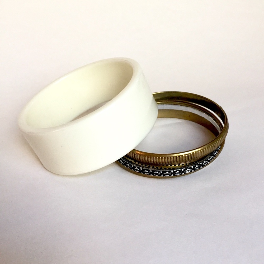 White acrylic mod bangle