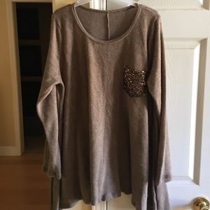 Lightweight sweater with sequin pocket