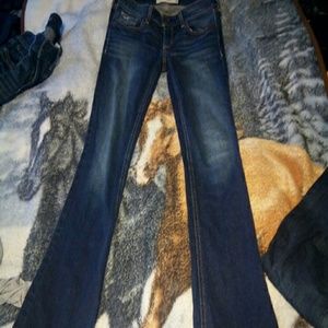 Hollister Boot cut EUC 26