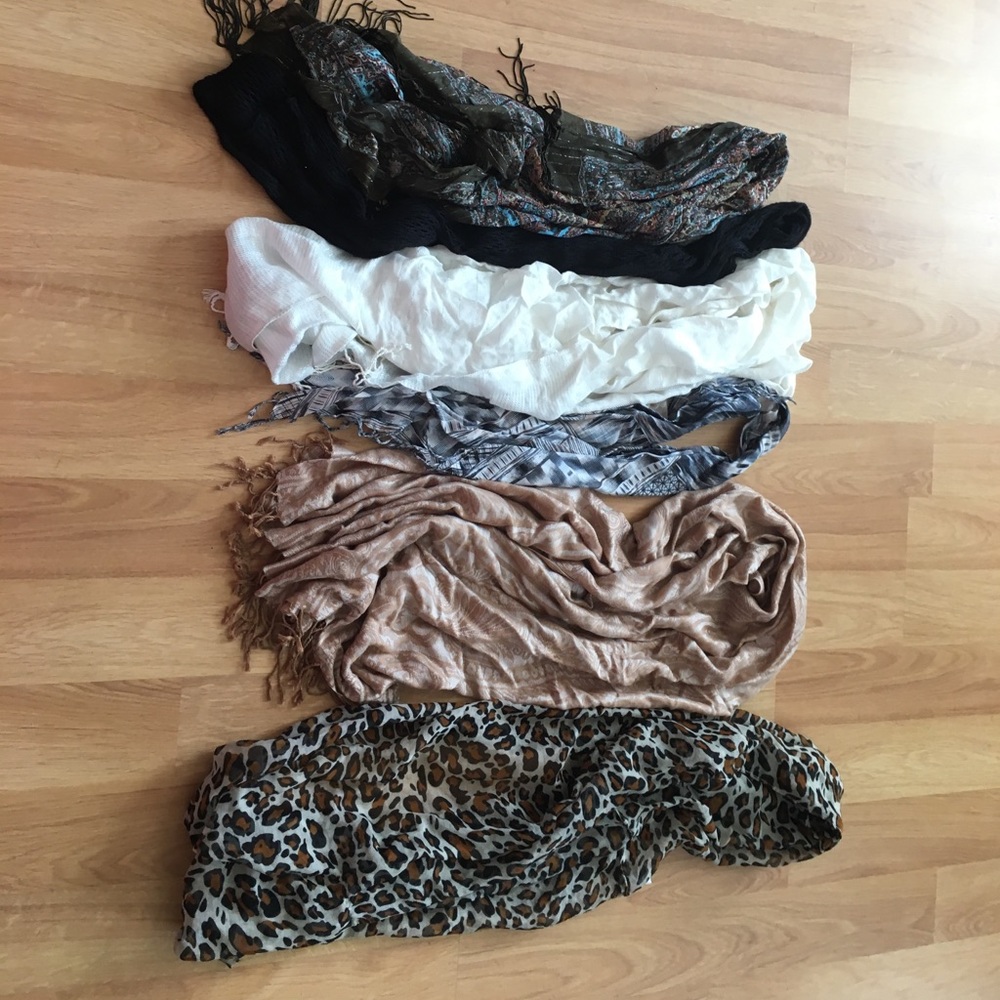 Scarf lot