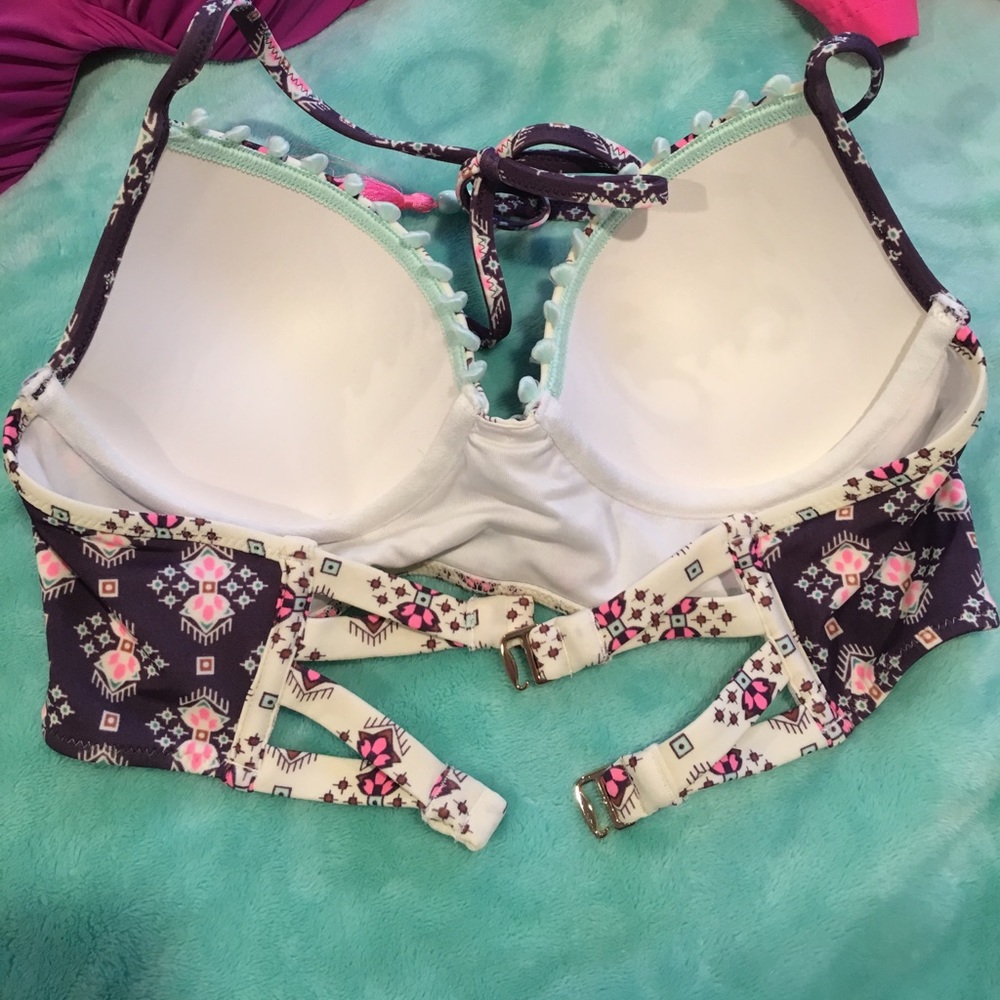 Bikini - Picture 2 of 2
