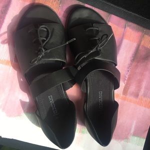 🐾 Never Worn Black Sandals🐾