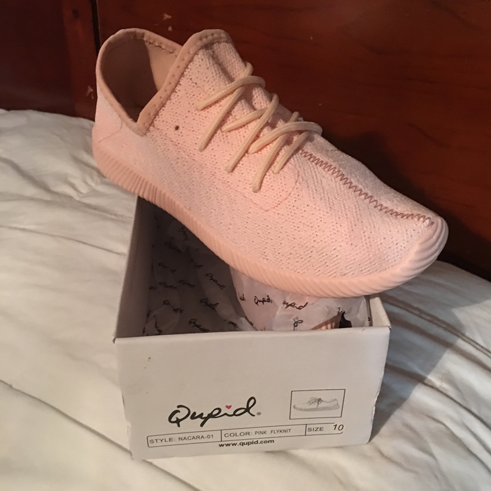 Pink knit walking sneakers