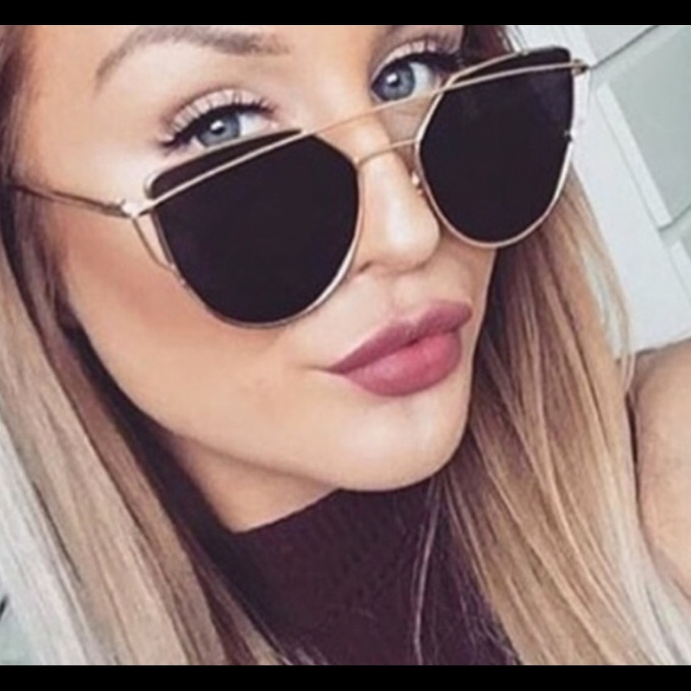 Merry's stylish black mirrored cat eye sunglasses