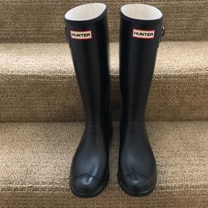HUNTRESS Hunter Boots in Black size 8