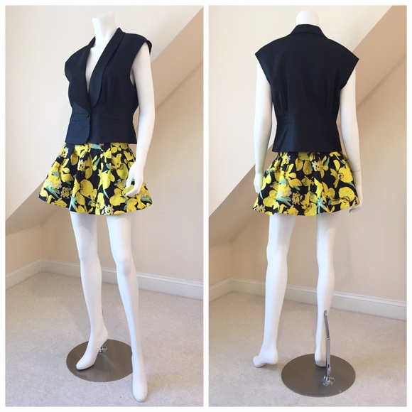 🆕 Lily Mini Skirt - Picture 2 of 7