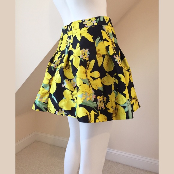 🆕 Lily Mini Skirt - Picture 4 of 7