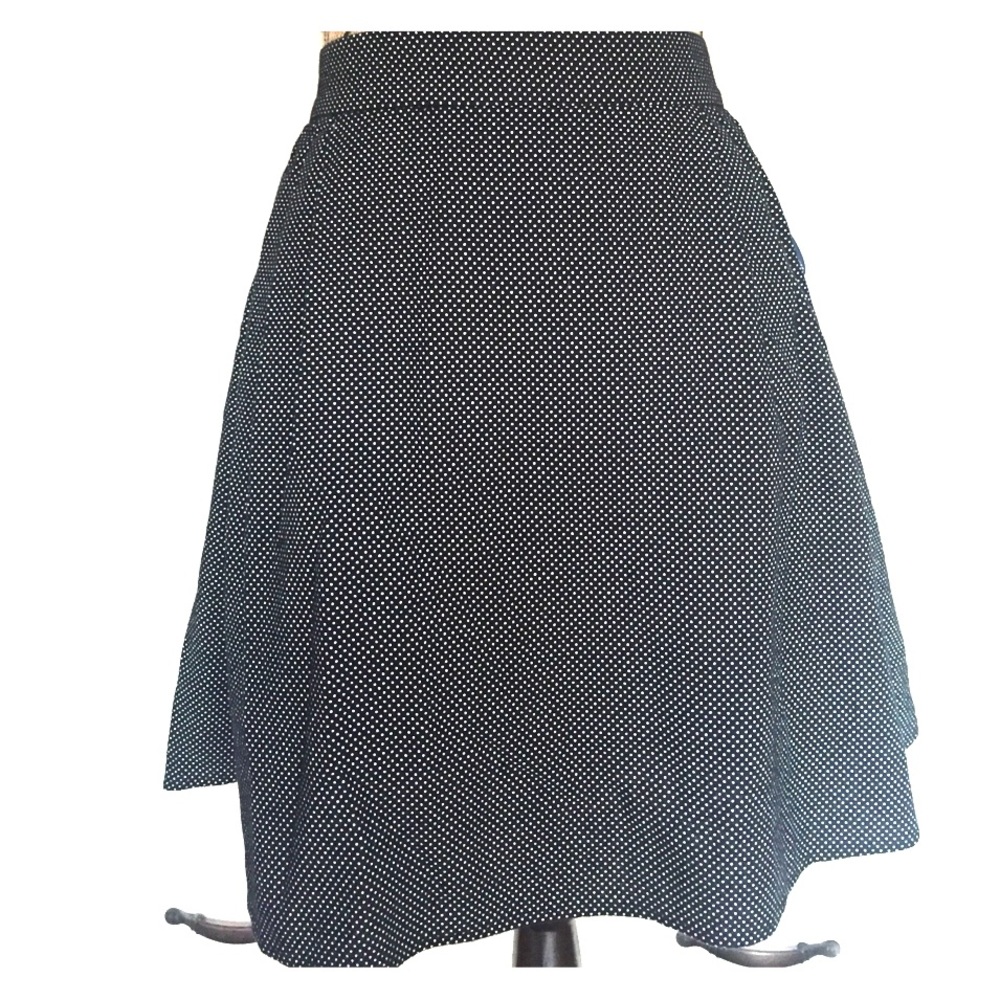 Old Navy pleated navy polka dot skirt so cute!