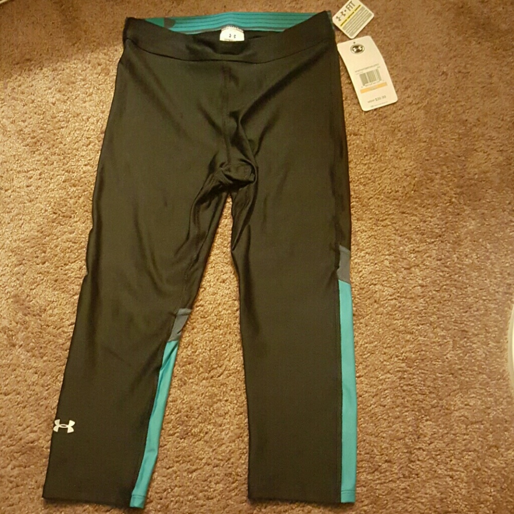 Under Armour fitted compression Capris